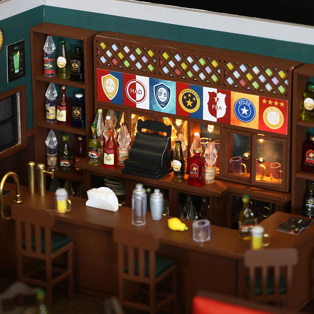 MacLaren's Pub DIY Miniature House