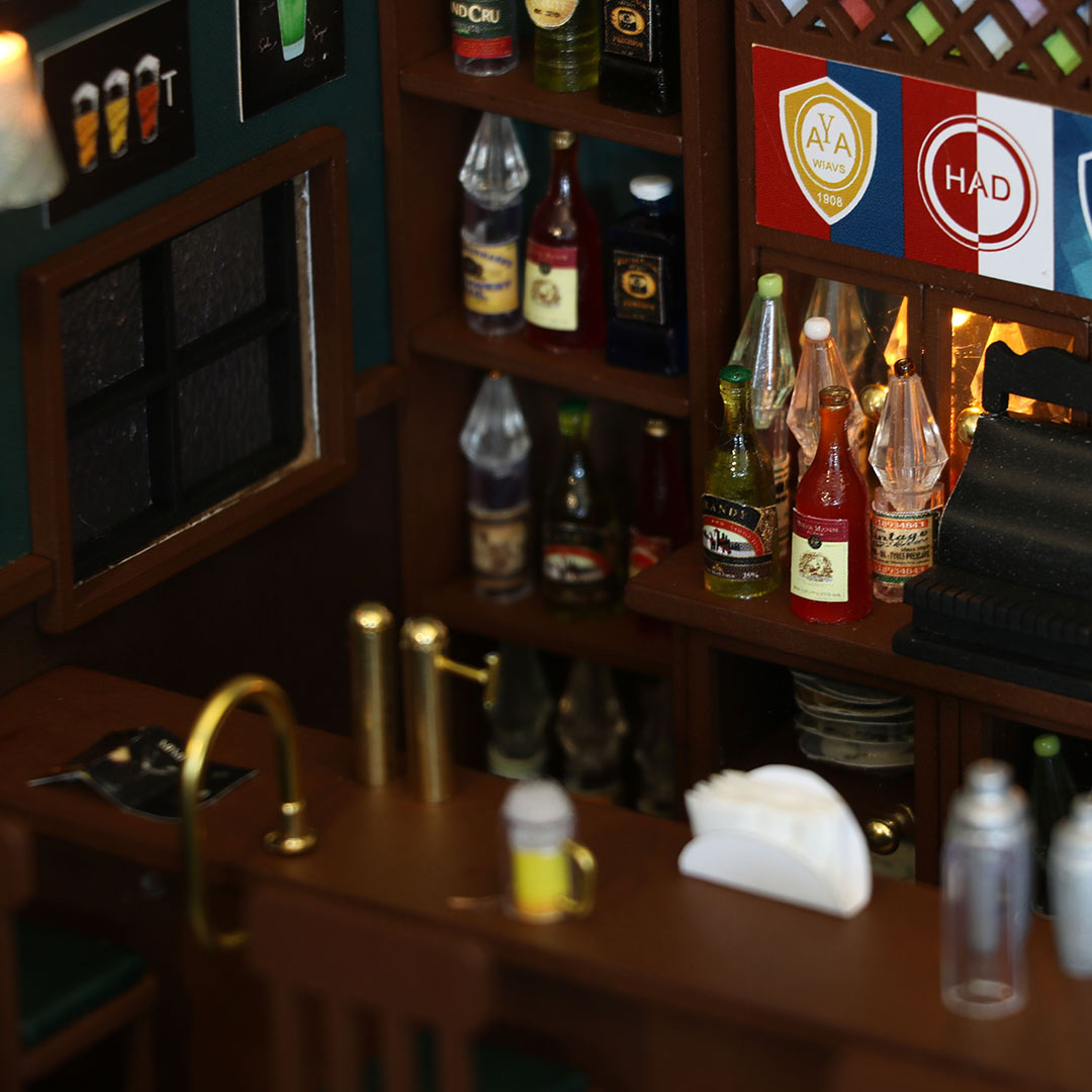 MacLaren's Pub DIY Miniature House