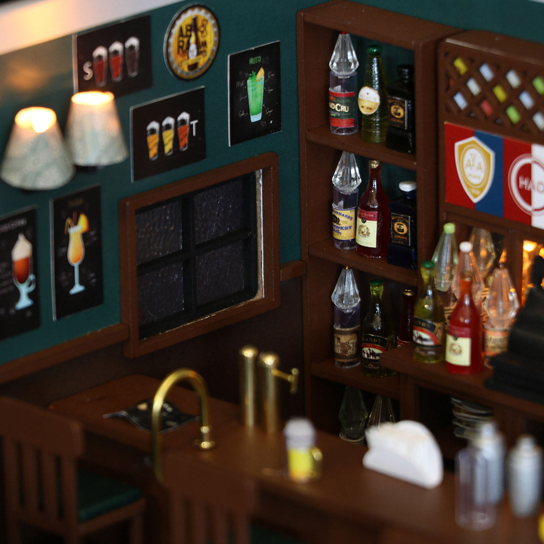 MacLaren's Pub DIY Miniature House