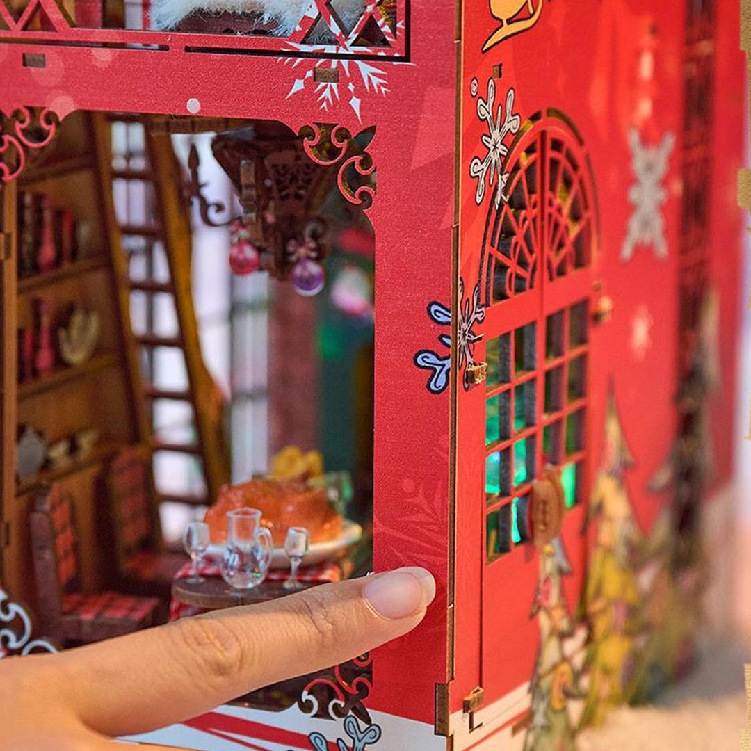 Merry Christmas DIY Book Nook Bookshelf Insert